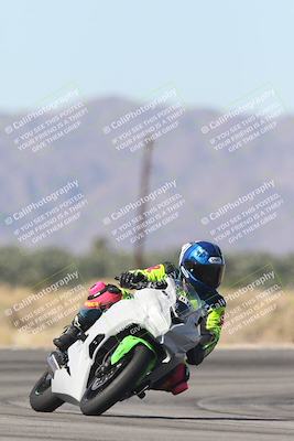 media/Oct-30-2025-Racers Edge (Thu) [[dabbdaf680]]/3-B Group/Session 4 Turn 16/